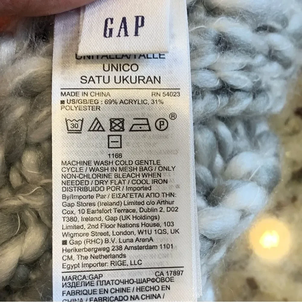 GAP Gray Chunky Knit Scarf